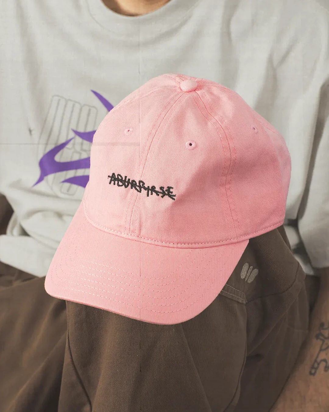 zoom gorra polo rosa con diseño aburrirse