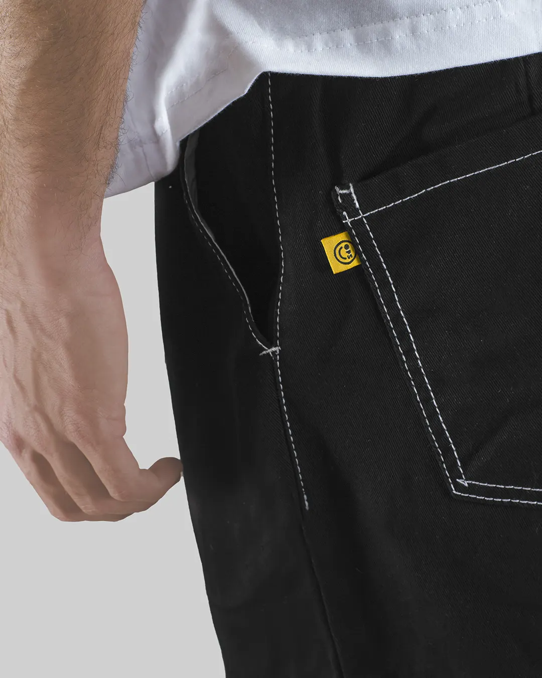 bolsillo externo con griffa carita feliz